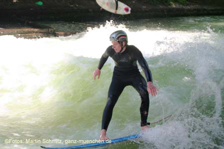 060612eisbal_riversurf21