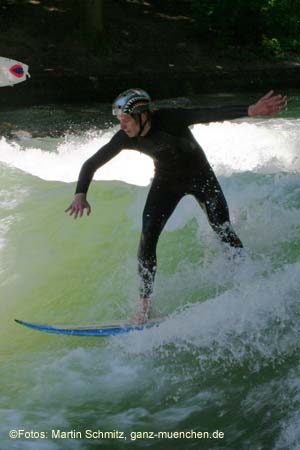 060612eisbal_riversurf22