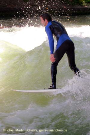 060612eisbal_riversurf24