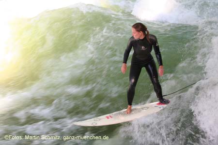 060612eisbal_riversurf31