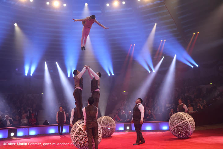 Mystery of Gentlemen: Circus Krone Winterspielzeit 2024: „Farbenspiel“ ist der Programmtitel der Wintersaison bis 07.04.2024. Premiere am 25.12.2023 (©Foto: Martin Schmitz)