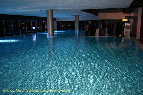 061127elixia_pool1