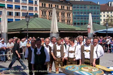 05maibaum_viktualienmarkt40