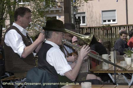 060501brunnwart_maibaum03