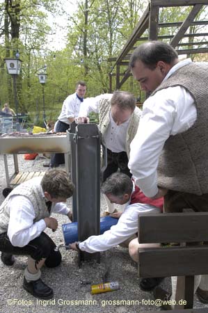 060501brunnwart_maibaum08