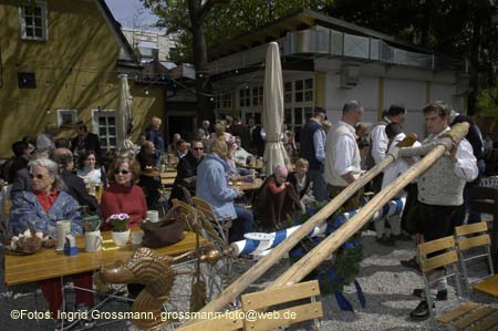 060501brunnwart_maibaum13