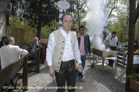 060501brunnwart_maibaum42