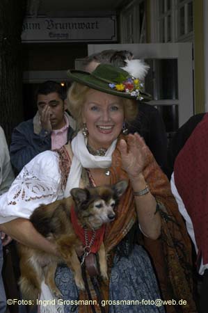 060501brunnwart_maibaum43