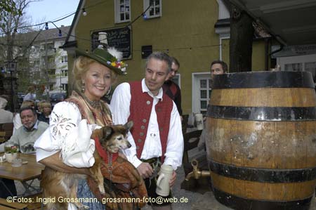 060501brunnwart_maibaum46