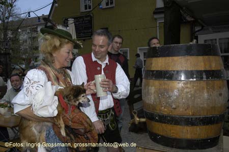 060501brunnwart_maibaum47