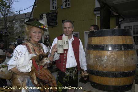 060501brunnwart_maibaum49