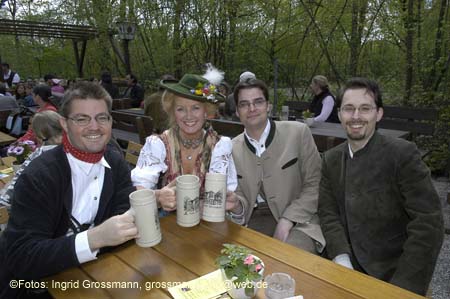 060501brunnwart_maibaum52