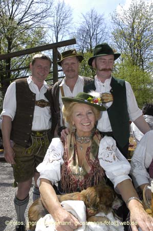 060501brunnwart_maibaum58