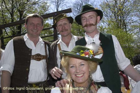 060501brunnwart_maibaum60