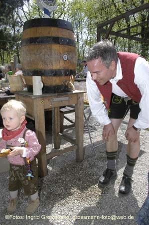 060501brunnwart_maibaum64