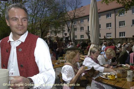 060501brunnwart_maibaum68