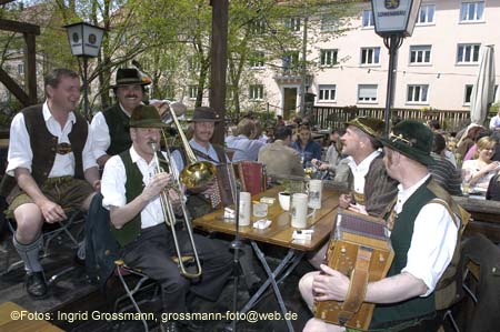 060501brunnwart_maibaum70