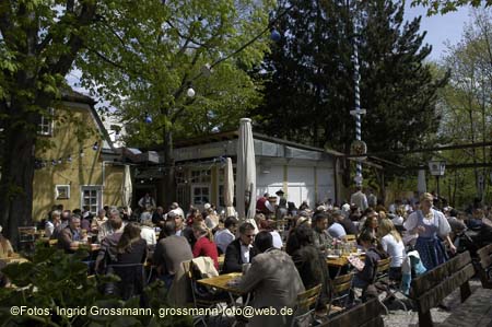 060501brunnwart_maibaum71