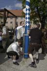 060501brunnwart_maibaum35