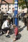 060501brunnwart_maibaum37