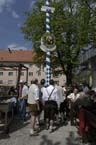 060501brunnwart_maibaum39