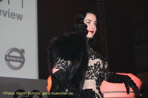 070205dita_von_teese07