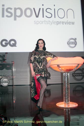 070205dita_von_teese18