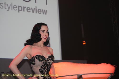 070205dita_von_teese42