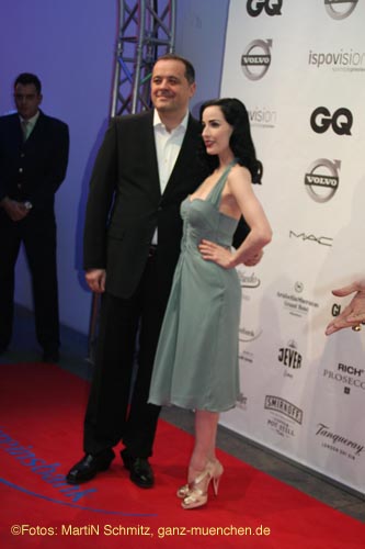 070205dita_von_teese44