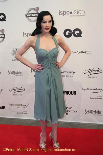 070205dita_von_teese45