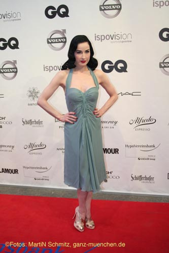 070205dita_von_teese46