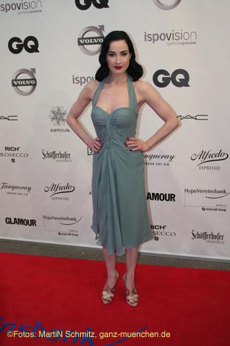 070205dita_von_teese47