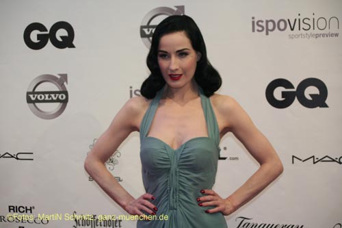 070205dita_von_teese49