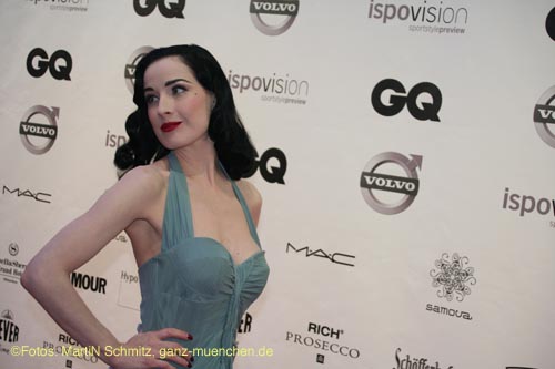070205dita_von_teese50