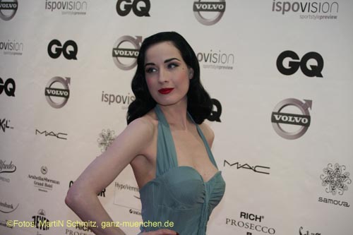 070205dita_von_teese51