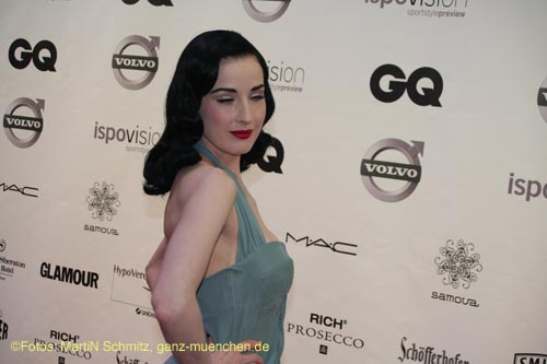 070205dita_von_teese52