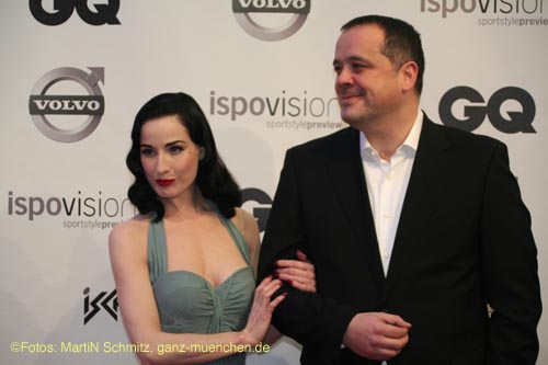070205dita_von_teese56
