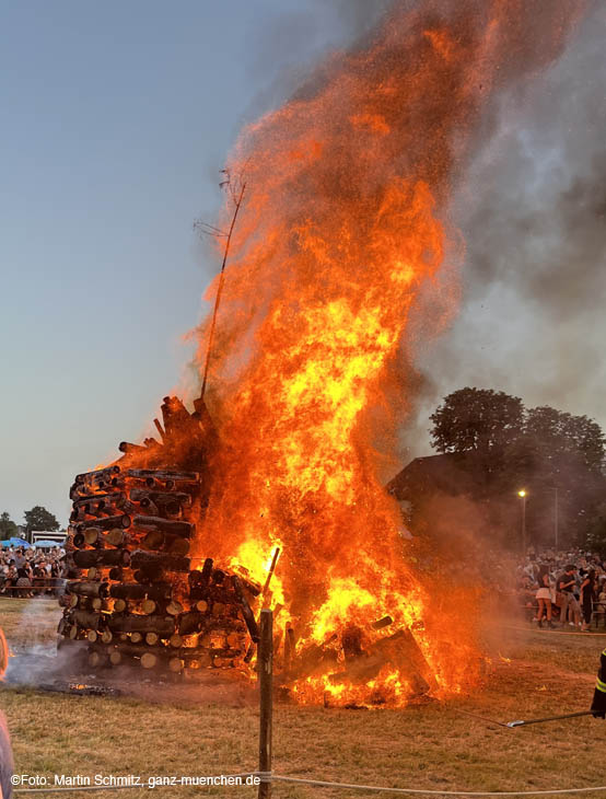 Impressionen Sonnwendfeuer 2022 der Birker Burschen in Unterhaching / 220618birker-sonnwend032 