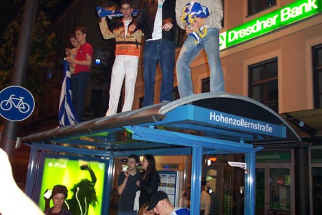 04em_griechenfeier04