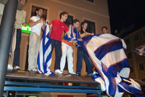 04em_griechenfeier07