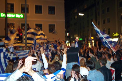 04em_griechenfeier08