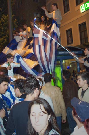 04em_griechenfeier14