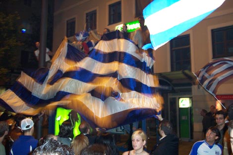 04em_griechenfeier16