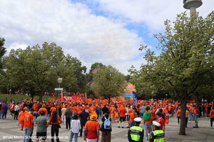 24079dutch-fanwalk007