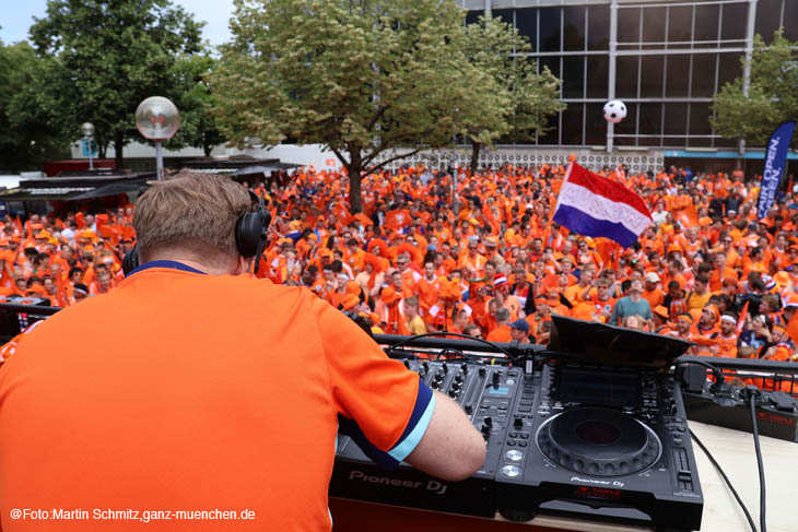 24079dutch-fanwalk011