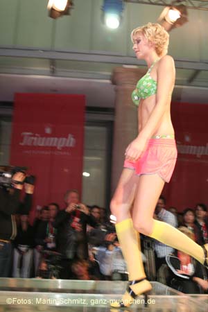 060607triumph_dessous025