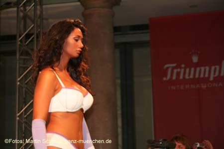 060607triumph_dessous066