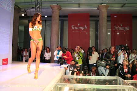 060607triumph_dessous126