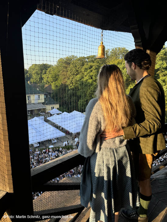 Narrhalla Prinzenpaar auf dem Olympiaturm beim Kocherlball 2024 (240721kocherlball042.jpg)