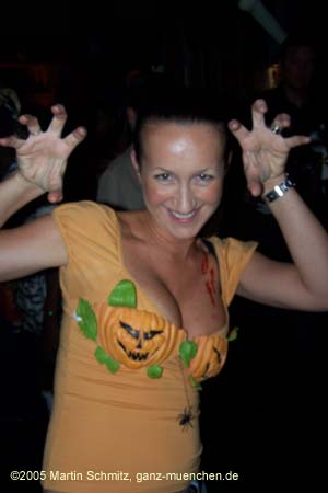 051031halloween_bachm87